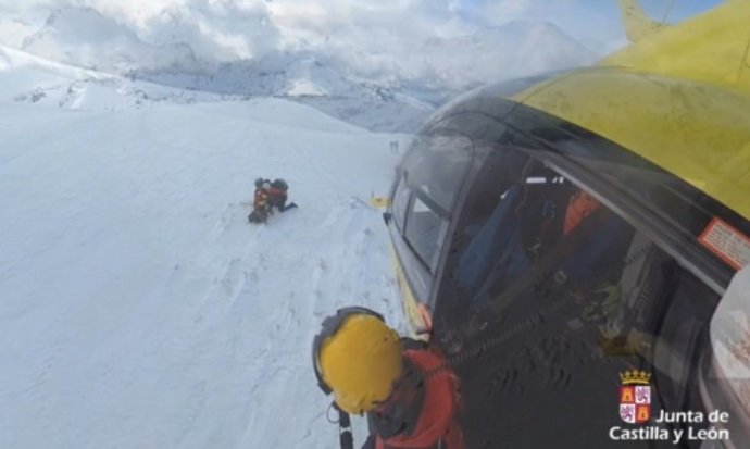 Rescatada una montañera que había sufrido una caída en la Laguna de Gredos