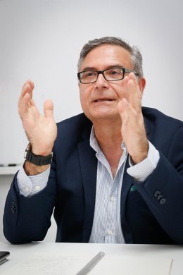 Archivo - Lugo. El doctor Lorenzo Armenteros, impulsor del Proyecto Renace, Registro Nacional de Centenarios, que coordina junto a dos doctoras pontevedresas.