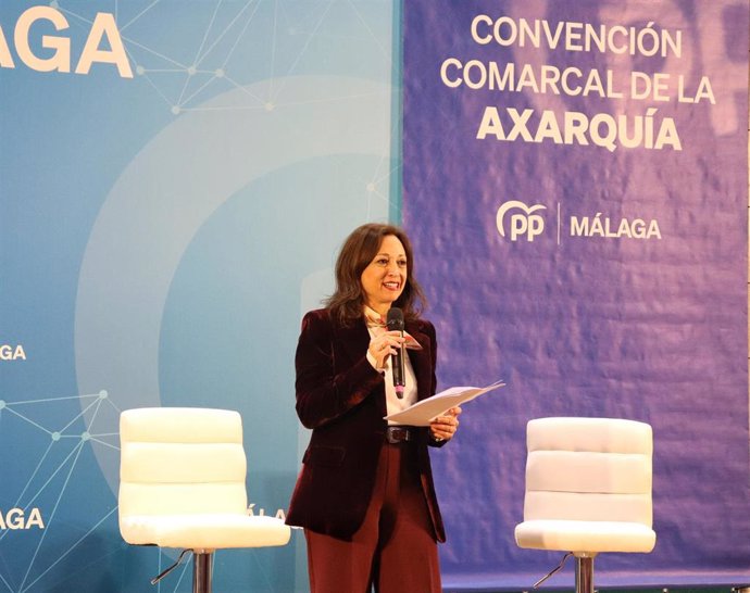 Archivo - Imagen de archivo de la presidenta del PP de Málaga, Patricia Navarro, durante la convención comarcal del PP.