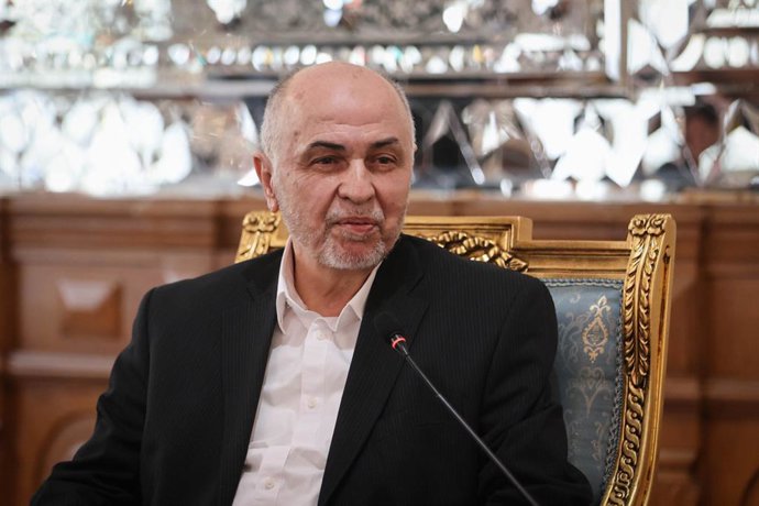 Archivo - 8 de fevereiro de 2025, Teerã, Irã: O presidente do parlamento iraniano (sem ser visto) se reúne com o chefe do Conselho Shura do Hamas - o órgão consultivo do grupo, MUHAMMAD ISMAIL DARWISH, em Teerã.