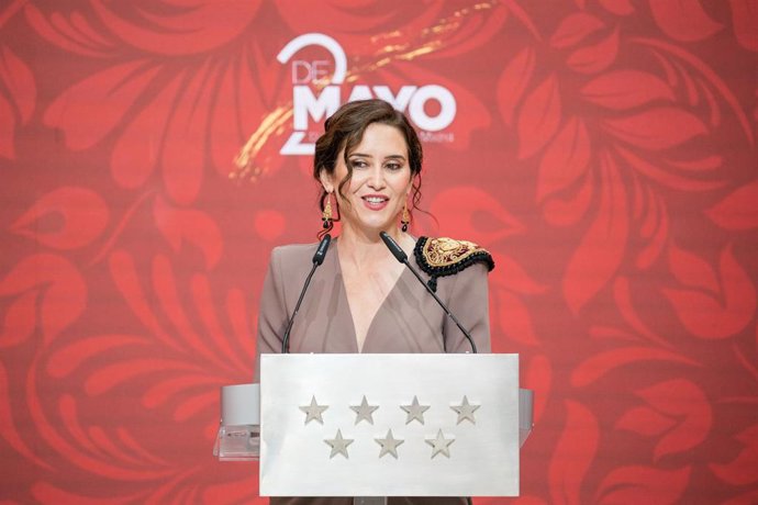 Archivo - La presidenta de la Comunidad, Isabel Díaz Ayuso, en la ceremonia de Medallas de la Comunidad de Madrid y condecoraciones de la Orden del Dos de Mayo, con motivo del Día de la Comunidad de Madrid, en la Real Casa de Correos, en Madrid (España). 