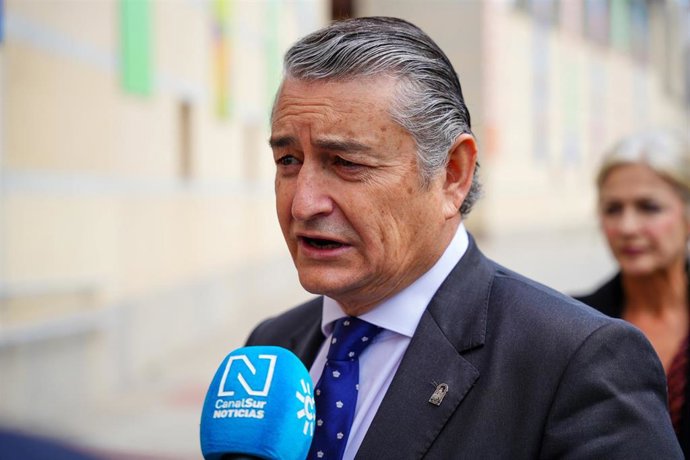 El consejero andaluz de la Presidencia, Interior, Diálogo Social y Simplificación Administrativa, Antonio Sanz, antes del pregón taurino 2025.