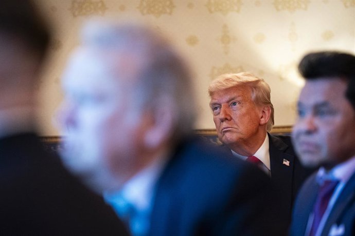 16 de abril de 2025, Washington, Distrito de Columbia, EUA: O presidente dos Estados Unidos, Donald J. Trump, durante um serviço de oração e jantar de Páscoa no Salão Azul da Casa Branca em Washington, DC, EUA, na quarta-feira, 16 de abril de 2025. Trump 