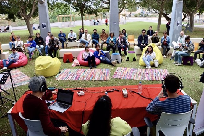 Archivo - Vista del público durante la grabación del programa de Radio 5 Wisteria Lane en 2024 en la Universidad de Almería con motivo del DIGO! Fest.