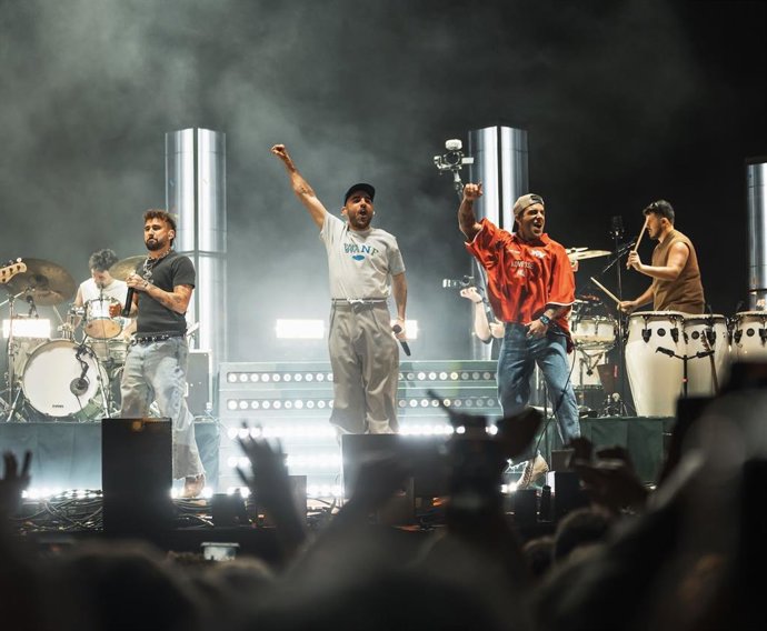 Dani Fernández, Nil Moliner y Juan Magán despiden el festival Mar de Jávea ante 8.000 personas 