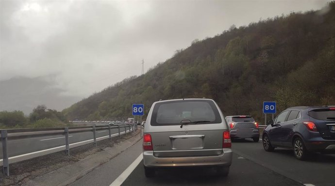Circulación densa en la AP-66 en sentido Asturias este domingo