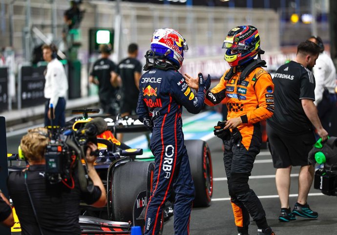 Oscar Piastri y Max Verstappen