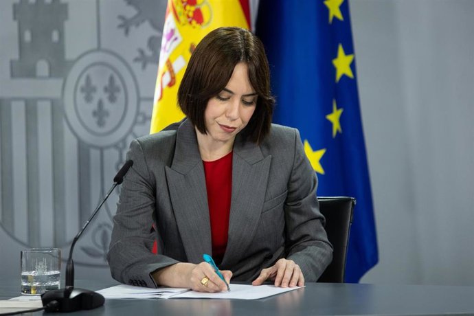 La ministra de Ciencia, Innovación y Universidades, Diana Morant, durante una rueda de prensa posterior a la reunión del Consejo de Ministros, en el Palacio de La Moncloa, a 8 de abril de 2025, en Madrid (España). El Consejo de Ministros ha aprobado un re