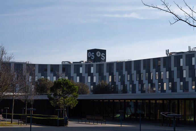 Archivo - Edificio del Banco Sabadell, en Sant Cugat del Vallés (Barcelona)