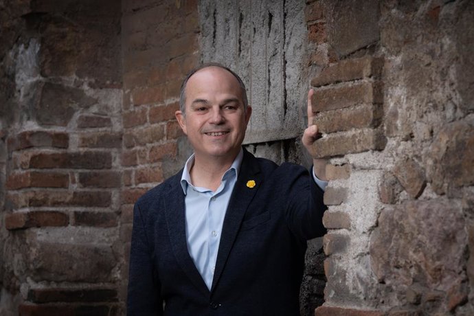 O secretário-geral da Junts, Jordi Turull, posa após uma entrevista para a Europa Press, na sede da Junts, em 16 de abril de 2025, em Barcelona, Catalunha (Espanha). Jordi Turull é um político espanhol, membro da Junts, deputado entre 2004 e 2018 no Parla