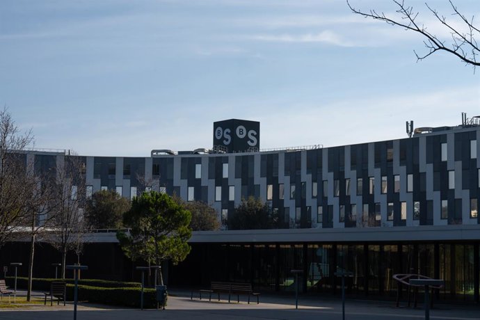 Archivo - Arquivo - Edifício do Banco Sabadell, em 1º de fevereiro de 2024, em San Cugat del Vallés, Barcelona, Catalunha (Espanha).