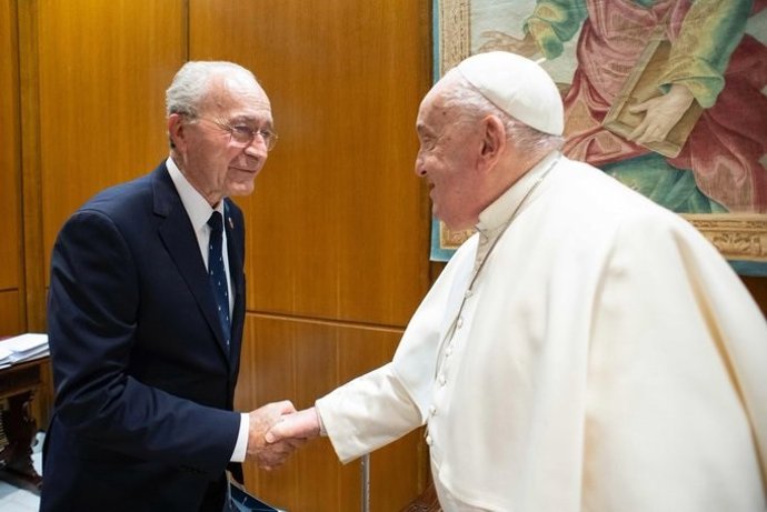 El alcalde de Málaga, Francisco de la Torre, junto con el papa Francisco