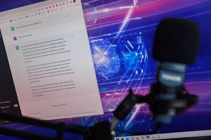 Archivo - Una pestaña de la página web de ChatGPt en un ordenador