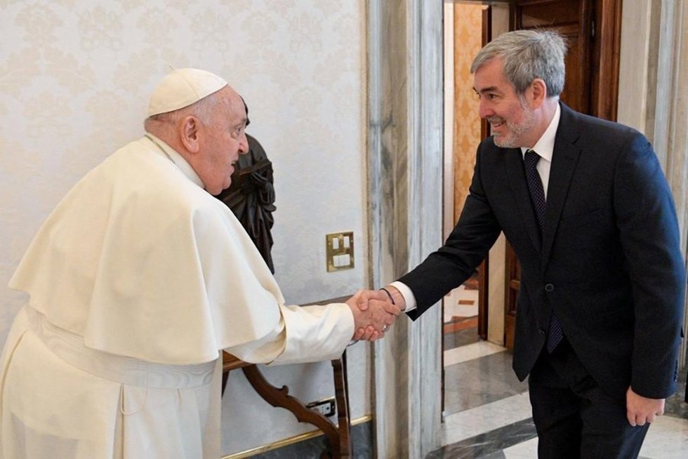 El Papa Francisco y el presidente de Canarias, Fernando Clavijo, en una visita al Vaticano