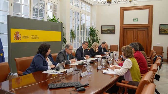 El delegado del Gobierno de España en Andalucía, Pedro Fernández, ha presidido este lunes la Comisión Regional del Programa de Fomento del Empleo Agrario (PFEA) correspondiente al ejercicio 2025-2026 y dotada con 194,8 millones de euros.