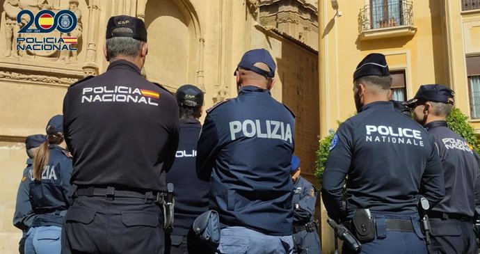 Imagen de agentes de diferentes cuerpos internacionales