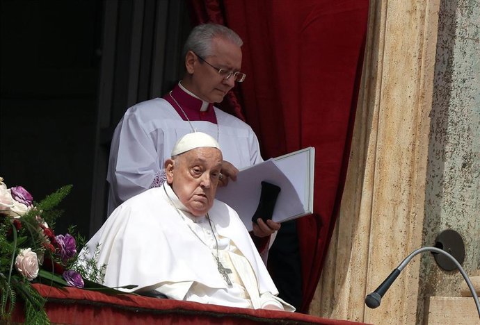 20 April 2025, Italy, Rome: Pope Francis looks out onto the central balcony for Holy Mass on Easter Sunday in Saint Peter Square in Rome. Photo: Marco Iacobucci / Ipa-Agency.Net/LiveMedia-IPA/ZUMA Press Wire/dpa