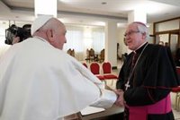 El arzobispo de Sevilla: "El Papa nos enseñó a vivir el Evangelio con un amor sin límites en favor de los más pobres"