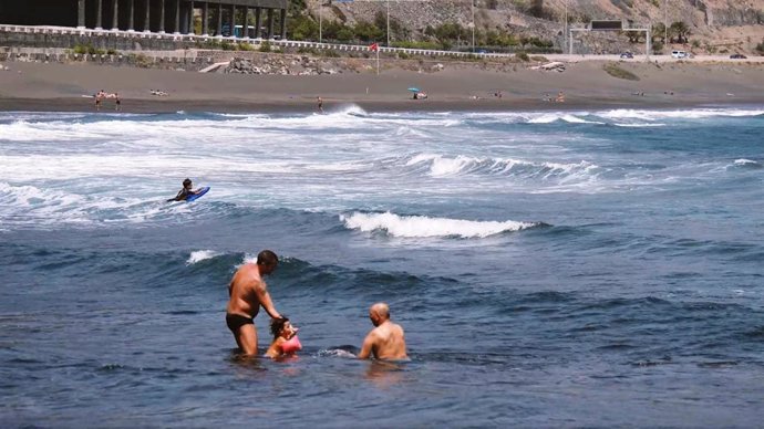 Bañistas en Canarias