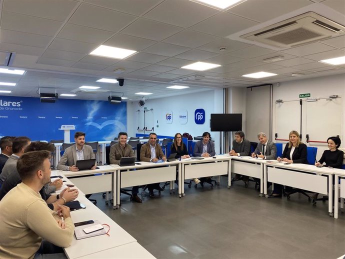 El PP de Granada reúne a su consejo de dirección.