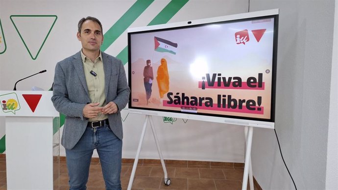 El coordinador de IU Andalucía y diputado en el Congreso, Toni Valero, en rueda de prensa