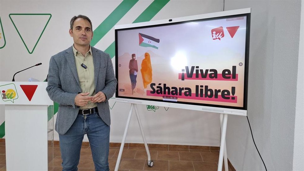 El coordinador de IU Andalucía y diputado en el Congreso, Toni Valero, en rueda de prensa