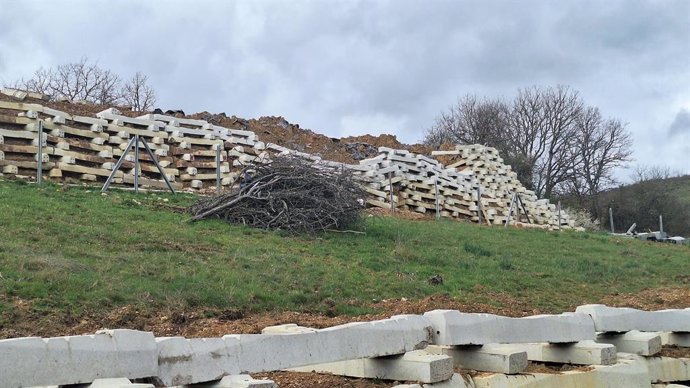 Aterro ilegal de painéis solares em Vallespinoso de Cervera