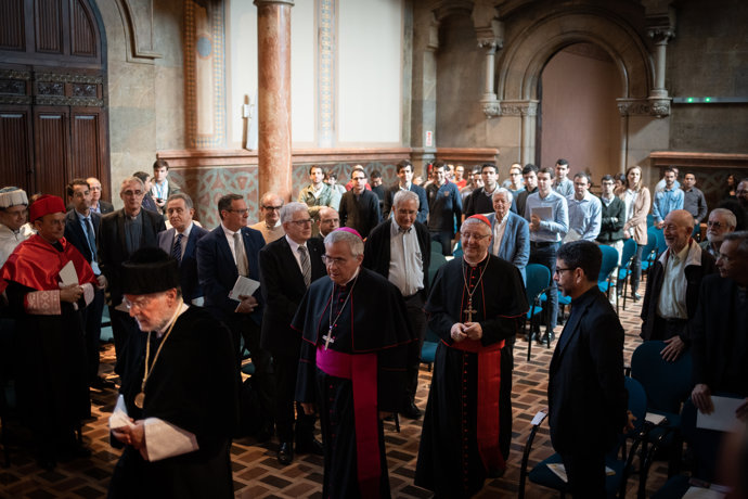 El cardenal Giuseppe Versaldi  y el Vice Gran Canciller del AUSP, Joan Planellas i Barnosell  a 9 de mayo de 2023, en Barcelona