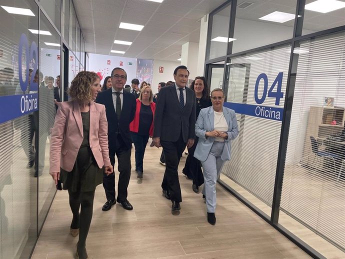 El consejero de Universidad, Investigación e Innovación, José Carlos Gómez Villamandos, visita el CADE de Fuengirola.