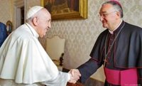 El obispo de Almería llama al repique de campanas por el Papa Francisco: "Nos invitó a abrir los brazos a todos, todos"