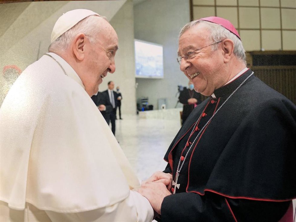 Archivo - El Papa Francisco con el obispo de Mallorca, Sebasti Taltavull.