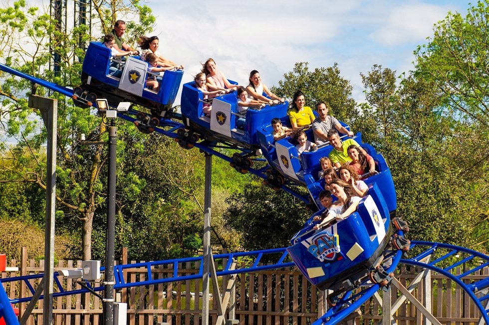 Parques Reunidos y Paramount anuncian una alianza estratégica para experiencias inmersivas en sus parques