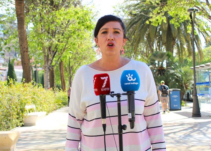 La portavoz adjunta del grupo municipal Con Málaga, Toni Morillas, atiende a los medios