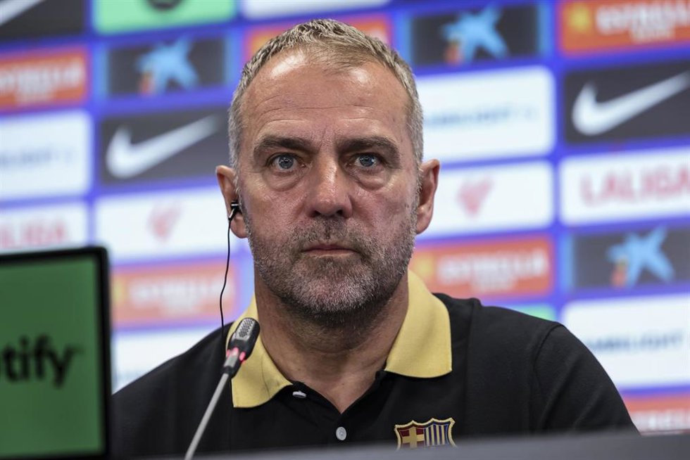 El entrenador del FC Barcelona Hansi Flick en rueda de prensa