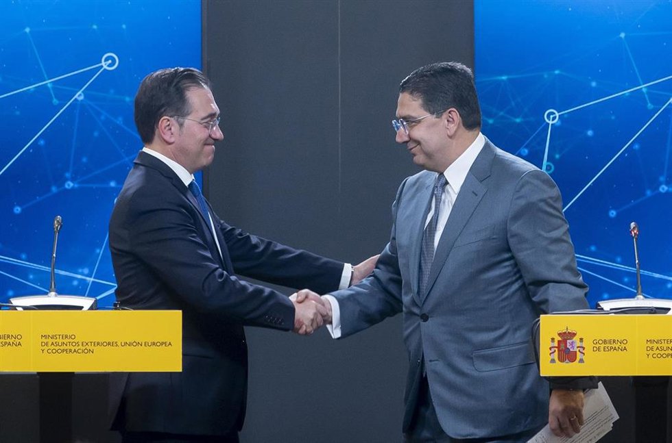 El ministro de Asuntos Exteriores, Unión Europea y Cooperación, José Manuel Albares (i) y el ministro de Relaciones Exteriores, Cooperación africana y marroquíes en el extranjero, Nasser Bourita (d), tras una rueda de prensa para presentar una declaraci