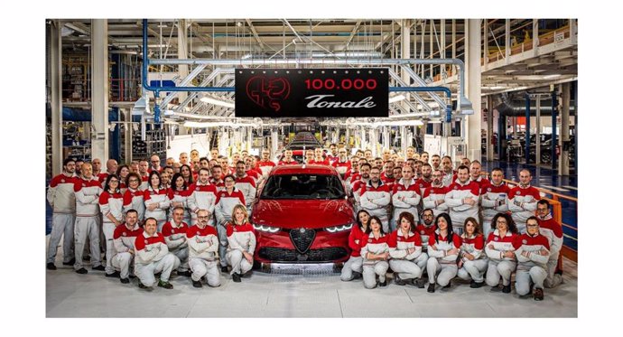 Alfa Romeo produce su unidad número 100.000 del Tonale en Italia.