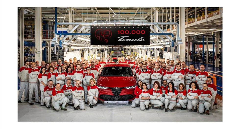 Alfa Romeo produce su unidad número 100.000 del Tonale en Italia.