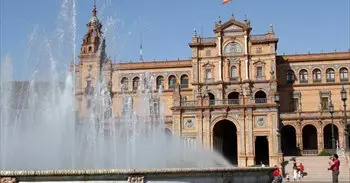 De Venecia a Sevilla: Los 10 destinos más asequibles de España y Europa para el puente de mayo