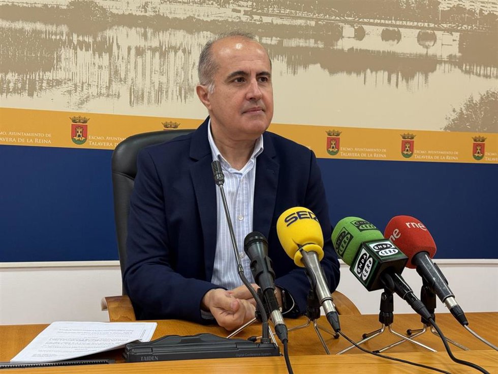 El portavoz municipal del Ayuntamiento de Talavera de la Reina, Jesús García-Barroso, en rueda de prensa.