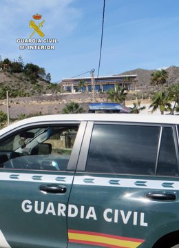 Un vehículo de la Guardia Civil, durante la investigación