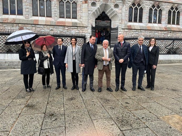 Un momento de la visita de Gonzalo Santonja.