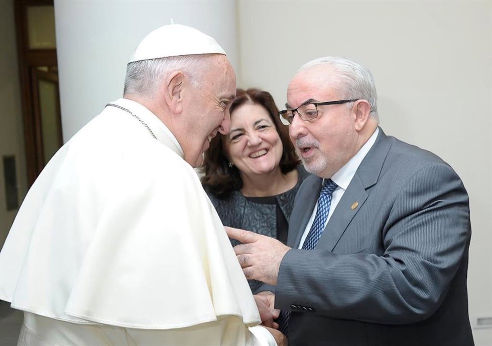 Imagen de archivo de uno de los encuentros del Papa Francisco con el fundador de la UCAM, José Luis Mendoza, y su esposa y actual presidenta de la institución académica, María Dolores García
