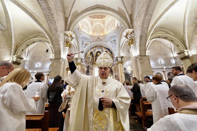 El arzobispo de Valencia destaca que el Papa Francisco quería "una Iglesia abierta, misericordiosa y acogedora"