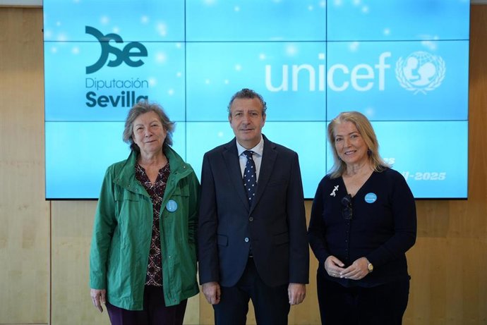 Javier Fernández de los Ríos, presidente de la Diputación de Sevilla, y Claudia Zafra, presidenta de Unicef Comité Andalucía