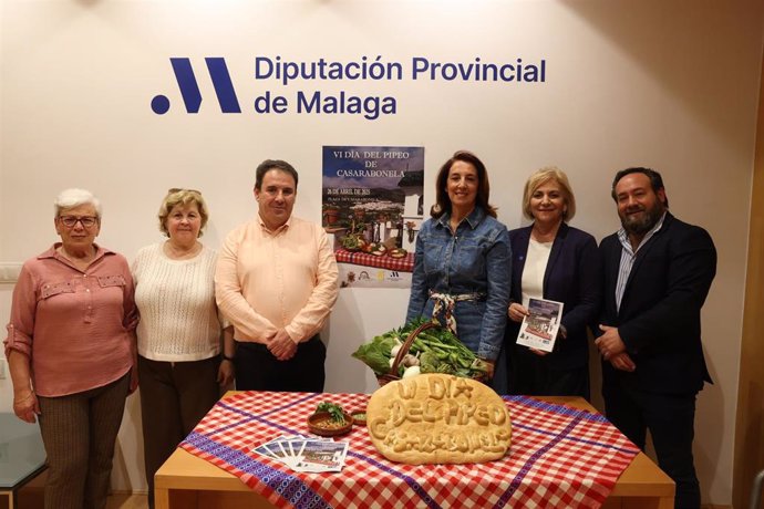 La diputada provincial Antonia Ledesma y el alcalde de Casarabonela, Antonio Campos, entre otras, han presentado el evento.