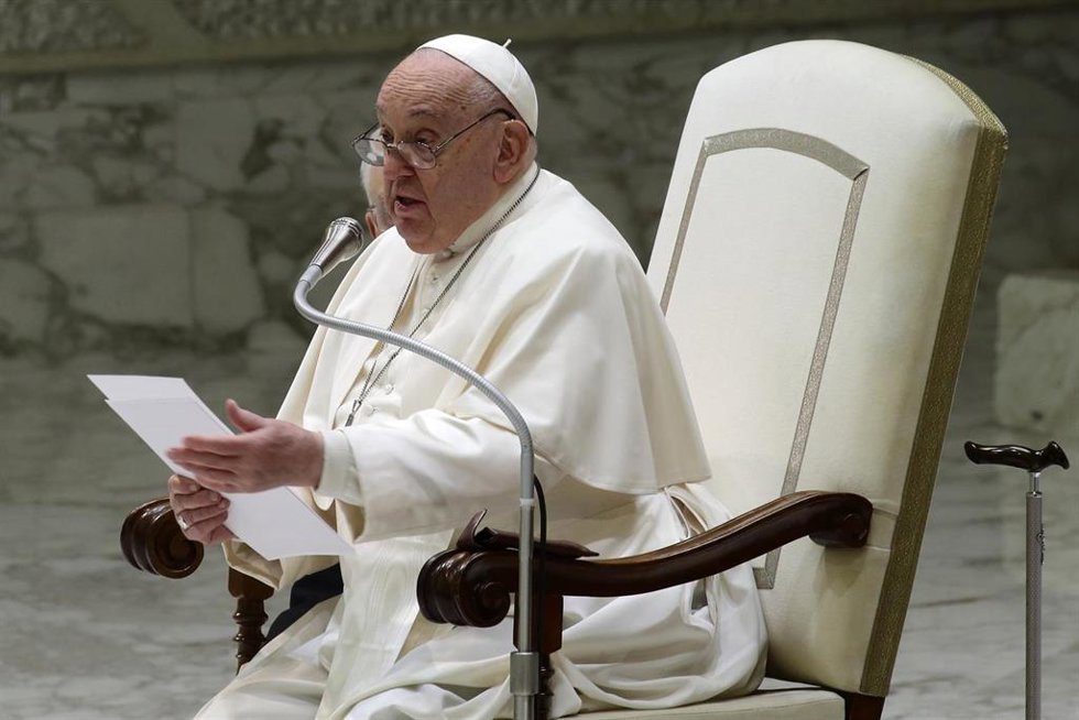 Archivo - El Papa Francisco durante un acto oficial en el Vaticano el 21 de diciembre de 2024 (archivo)