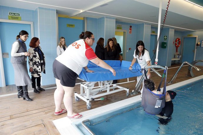 La consejera de Inclusión Social, Juventud, Familias e Igualdad, Begoña Gómez del Río, visita el CAD de Sierrallana.