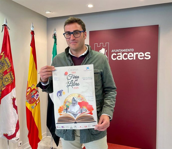 El concejal de Cultura, Jorge Suárez, presenta la XXV Feria del Libro de Cáceres