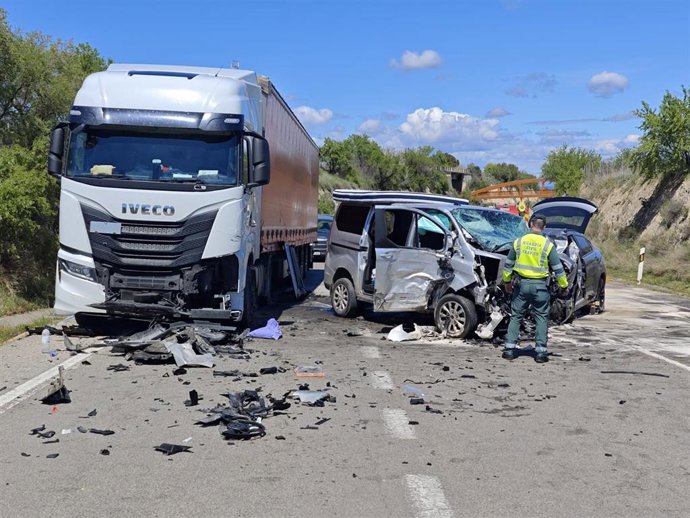 Accidente ocurrido este lunes en la N-240  que deja un fallecido y seis heridos.