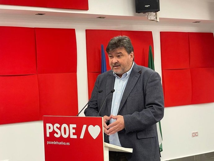 Archivo - El diputado nacional por el PSOE de Huelva y presidente del Grupo Municial Socialista en el Ayuntamiento de la capital, Gabriel Cruz.
